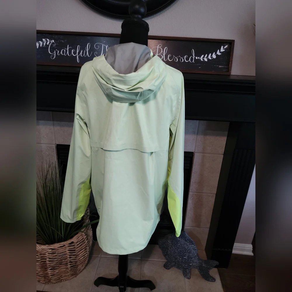 Nike Men's Light Green Jacket - Picture 9 of 12